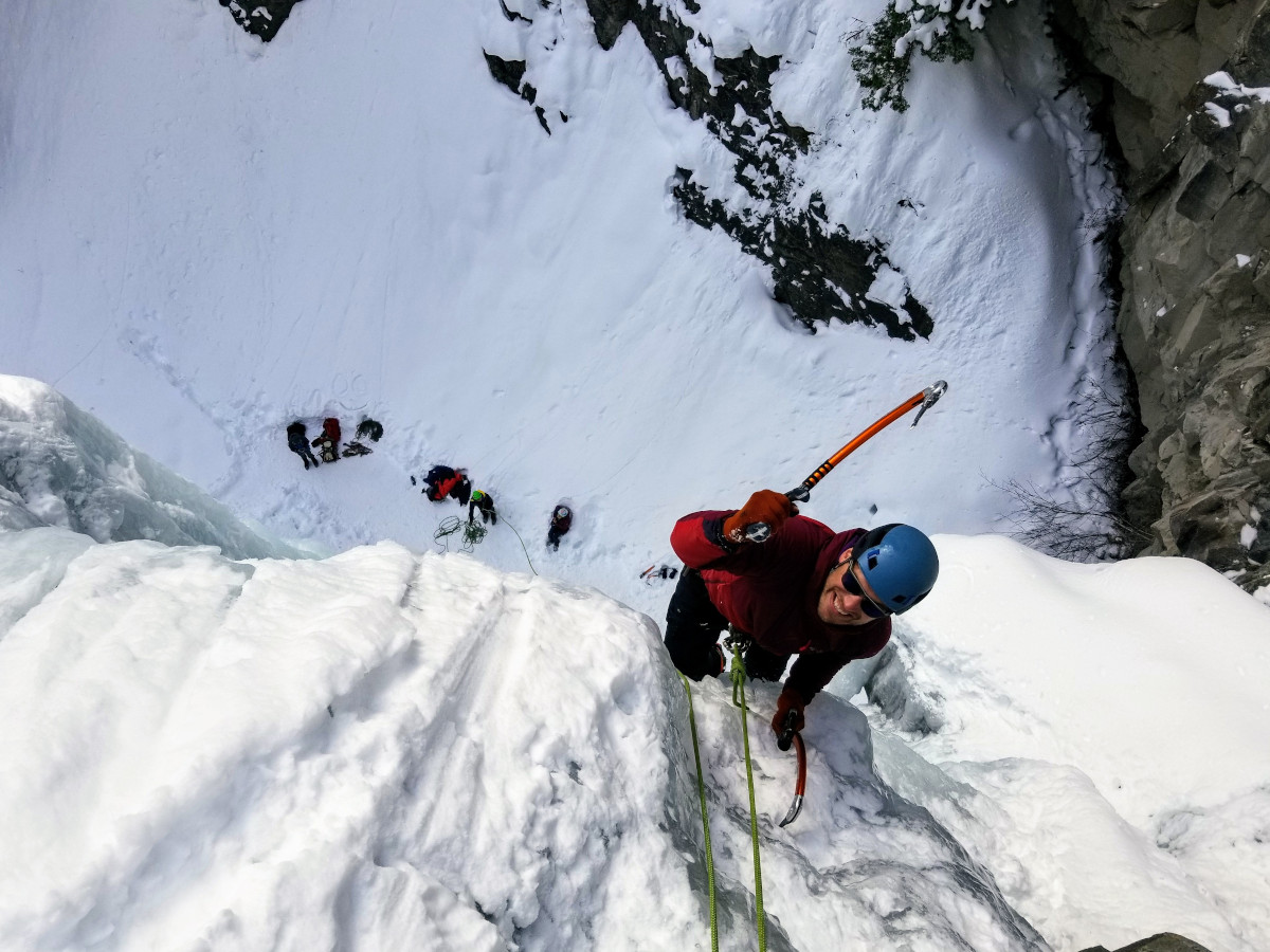 Escalada en hielo / Foto: Jon Hieb (unsplash)