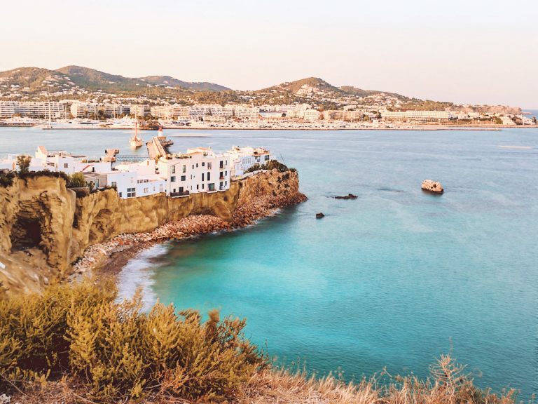 ¿Ibiza para unas vacaciones en familia? Es más que una isla de fiestas