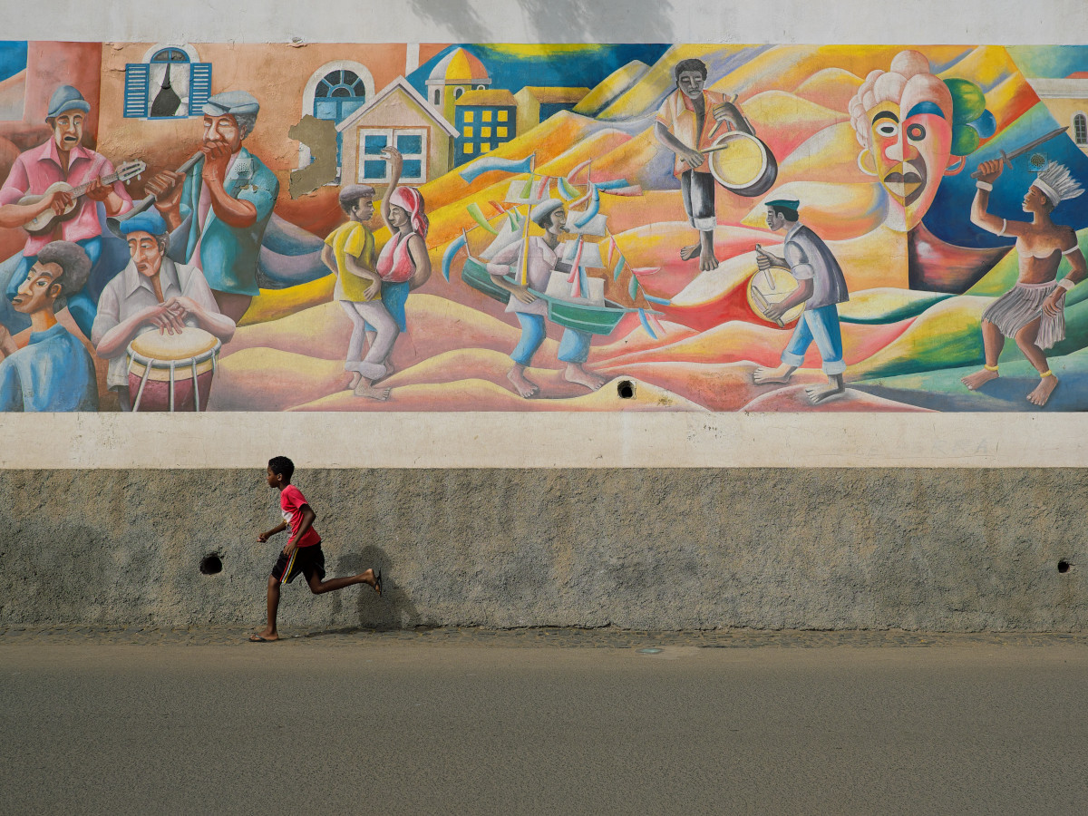 Mural de celebración de la cultura de Cabo Verde / Foto: Alex Paganelli (unsplash)