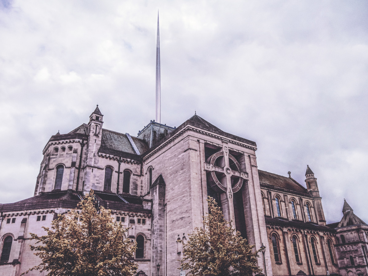 St. Anne's Cathedral, Belfast, Irlanda del Norte / Foto: k Mitch Hodge (unsplash)
