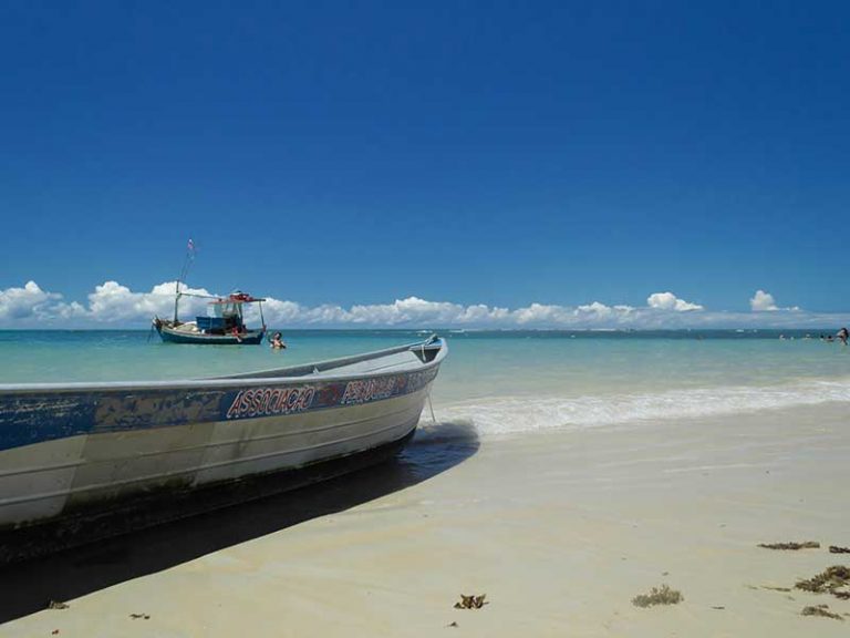 Trancoso, un pequeño pueblo pesquero en la costa selvática de Bahía, Brasil