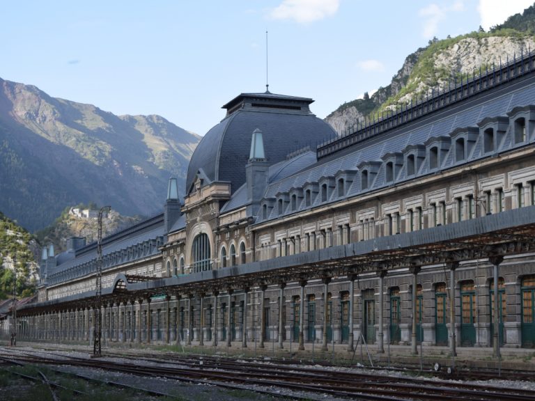 Estación de Canfranc, el encanto de una vieja estación
