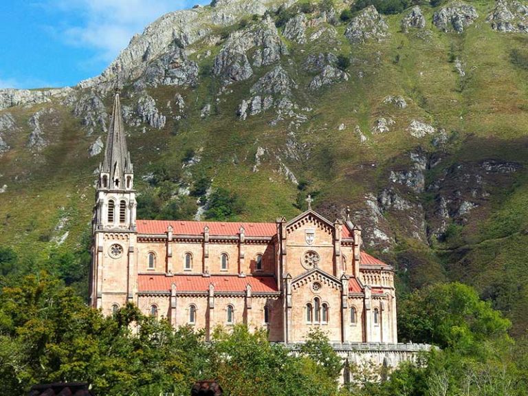 Santuario de Covadonga en Asturias