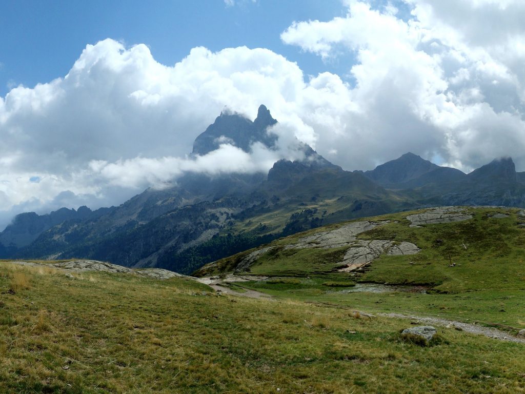 Pico d'Ossau, Pirineos, Francia / Foto: Cecile Musy (unsplash)